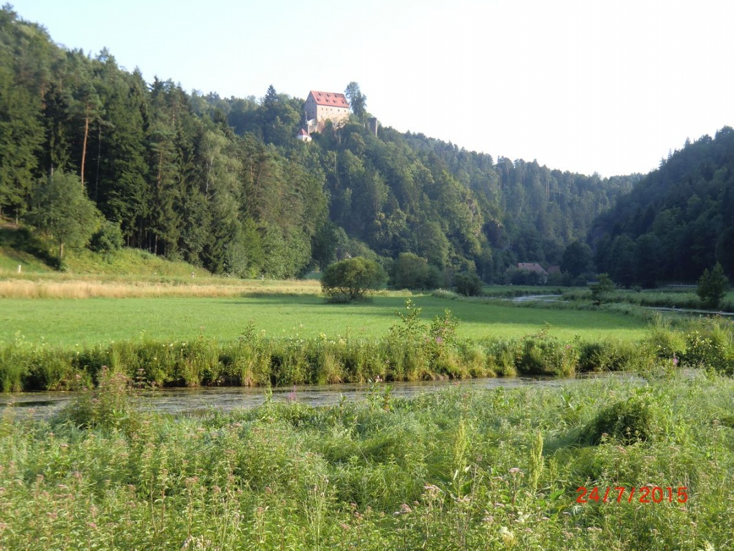 Ansicht des Burgberges - Burg Rabeneck in der ErlebnisRegion Fränkische Schweiz