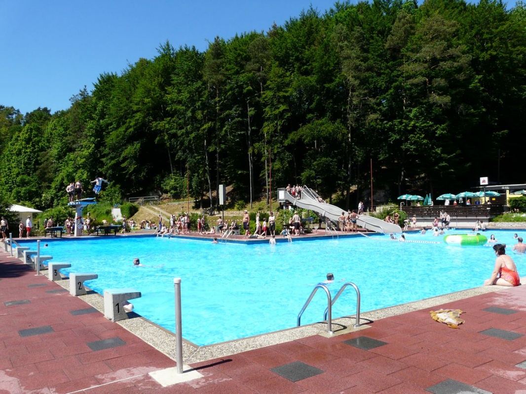 Schwimmbecken - Freibad Waischenfeld in der ErlebnisRegion Fränkische Schweiz