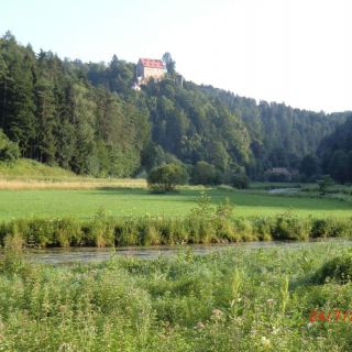Ansicht des Burgberges - Burg Rabeneck in der ErlebnisRegion Fränkische Schweiz
