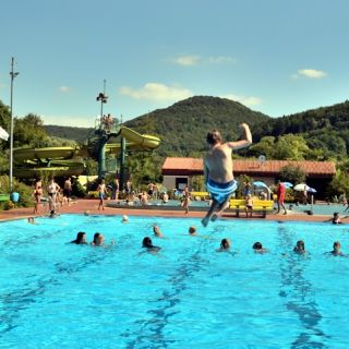 Schwimmbecken - EbserMare - Erlebnisbad in Ebermannstadt im Ortsteil Rothenbühl in der ErlebnisRegion Fränkische Schweiz