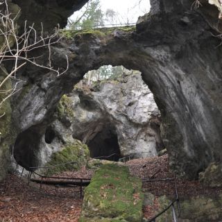 Riesenburg - Riesenburg (Höhle) bei Doos in der ErlebnisRegion Fränkische Schweiz