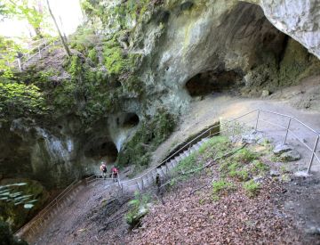 Höhlen - Riesenburg (Höhle) bei Doos
